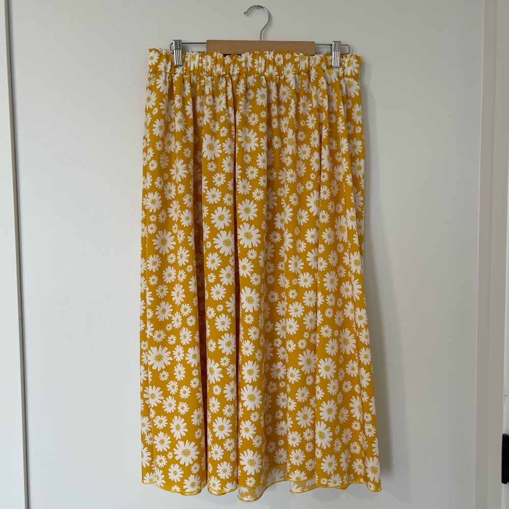 NWOT Women’s SHEIN Curve Midi Skirt